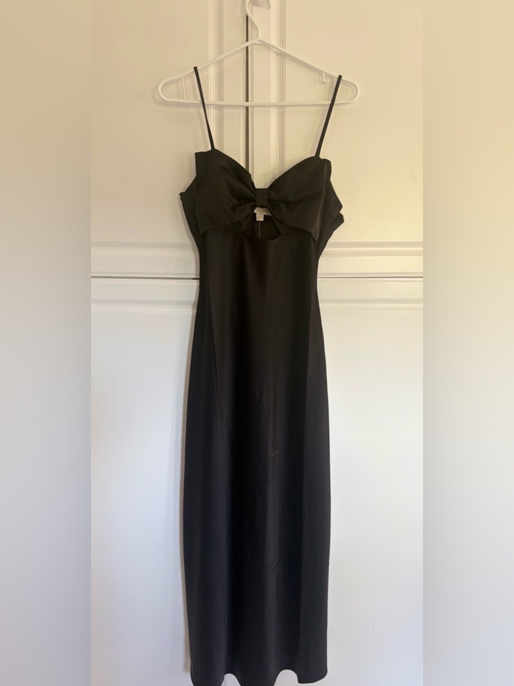 Spaghetti-Strap Black Midi Dress with Front Bow